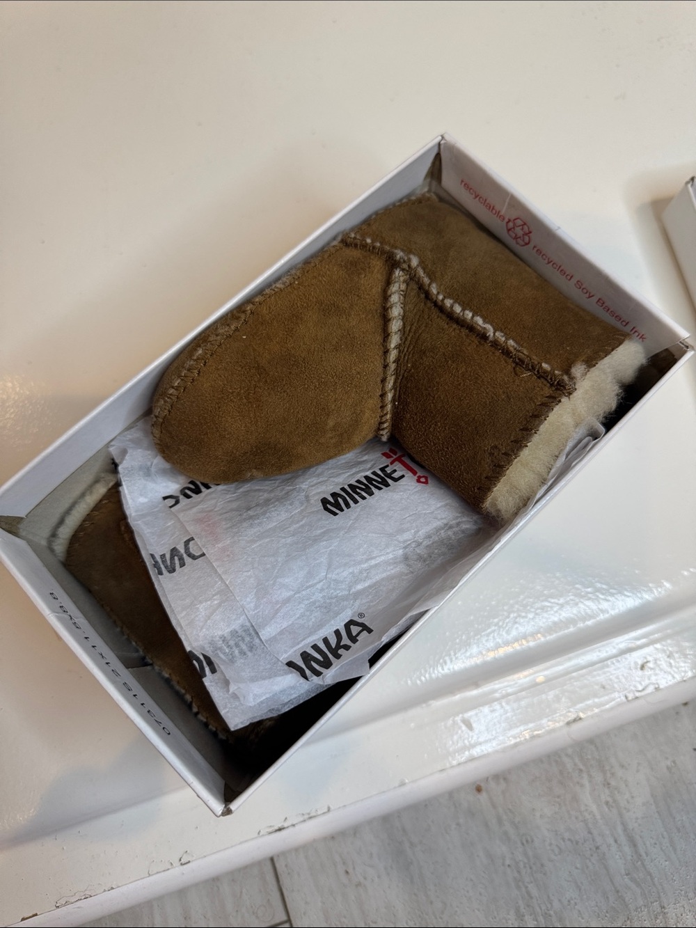 Minnetonka Infant’s size 6 Sheepskin Pug Bootie Golden Tan #1472 - Picture 9 of 10